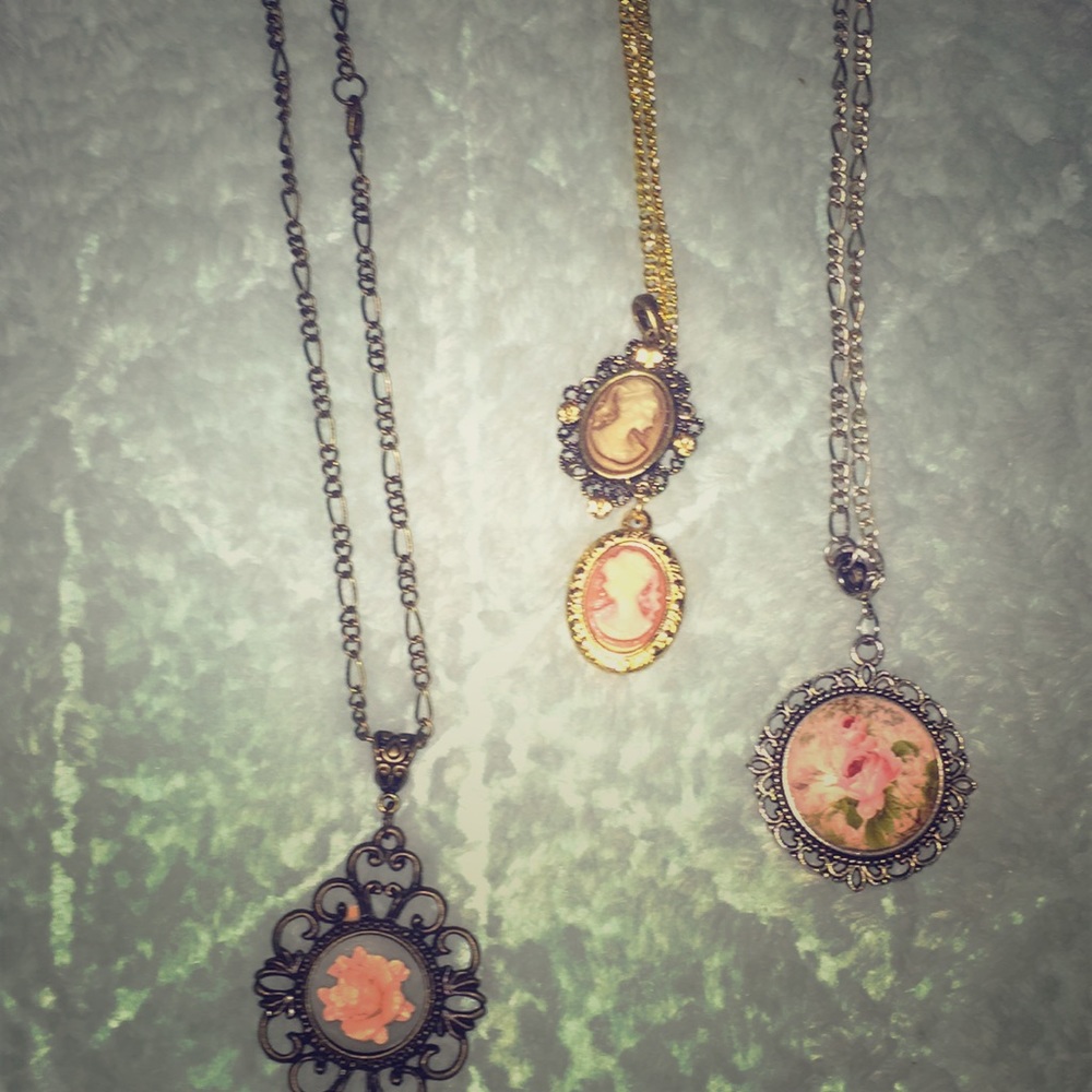 Hey I’m selling old fashioned jewelry check it out